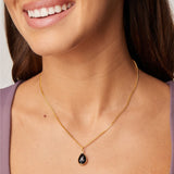 COLLAR VERA ÓNIX BAÑADO EN ORO
