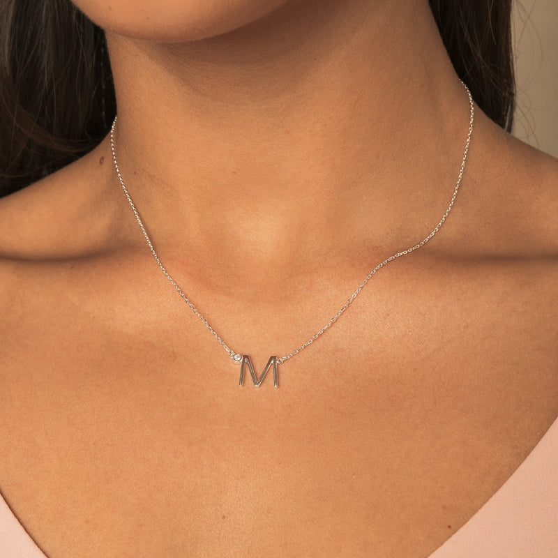 COLLAR INICIAL LUZ PLATA | BOAZ JOYAS