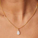 COLLAR VERA PIEDRA LUNA BAÑADO EN ORO
