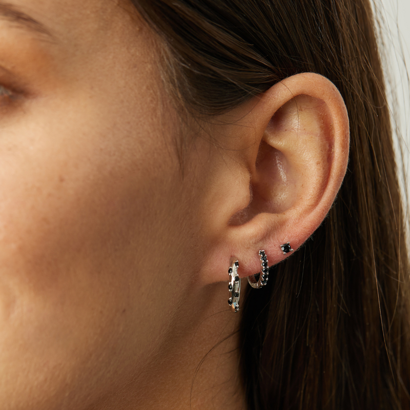 ARGOLLAS POLAR BLACK BAÑADAS EN ORO BLANCO | BOAZ JOYAS